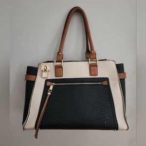 ALDO cross body hand bag. SEE 2ND PICTURE.